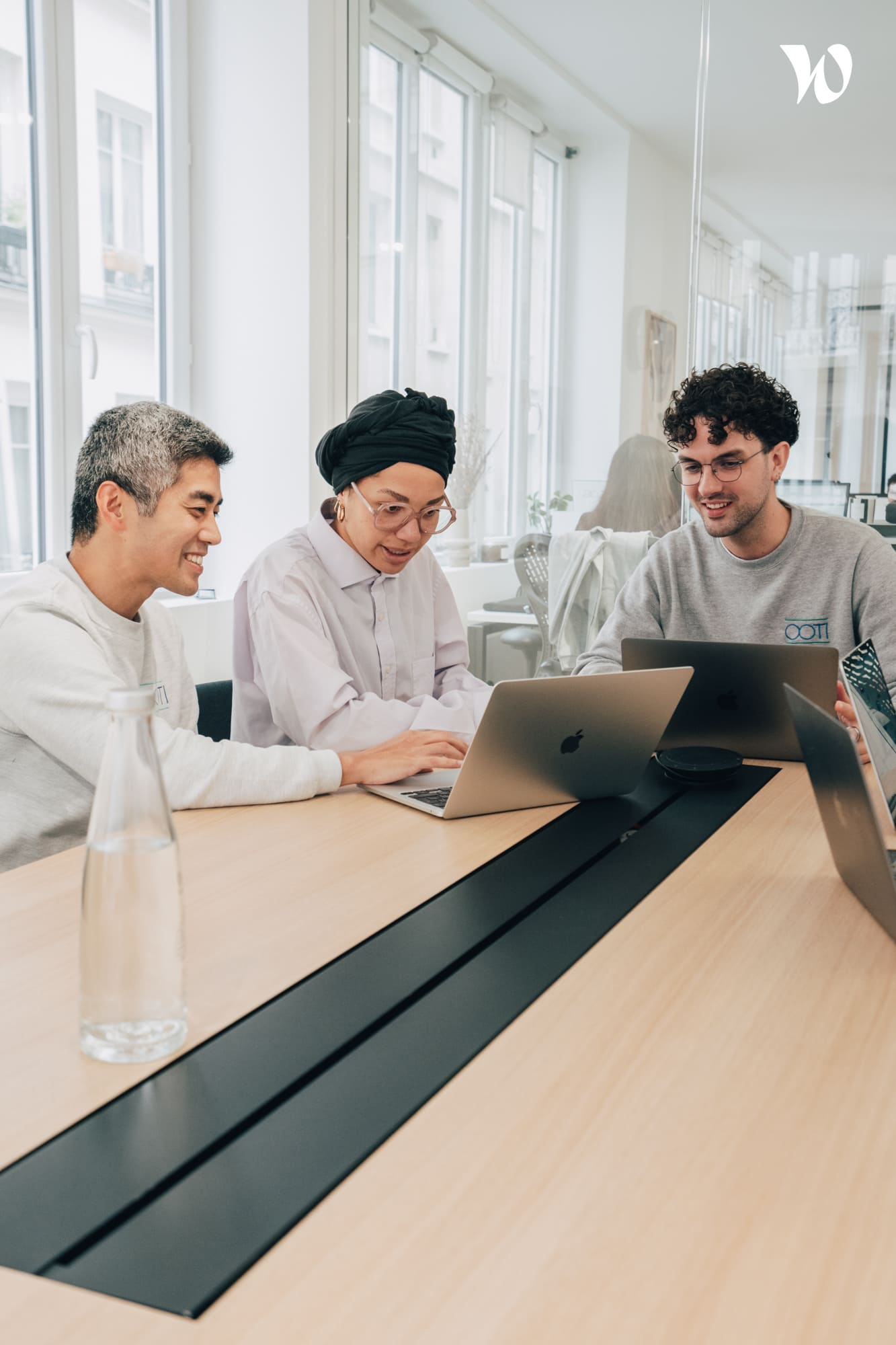 Picture of a work situation in the OOTI offices.